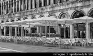 Rivoluzione Dehors dal 2027: tavolini liberi in Centro e meno burocrazia per bar e ristoranti